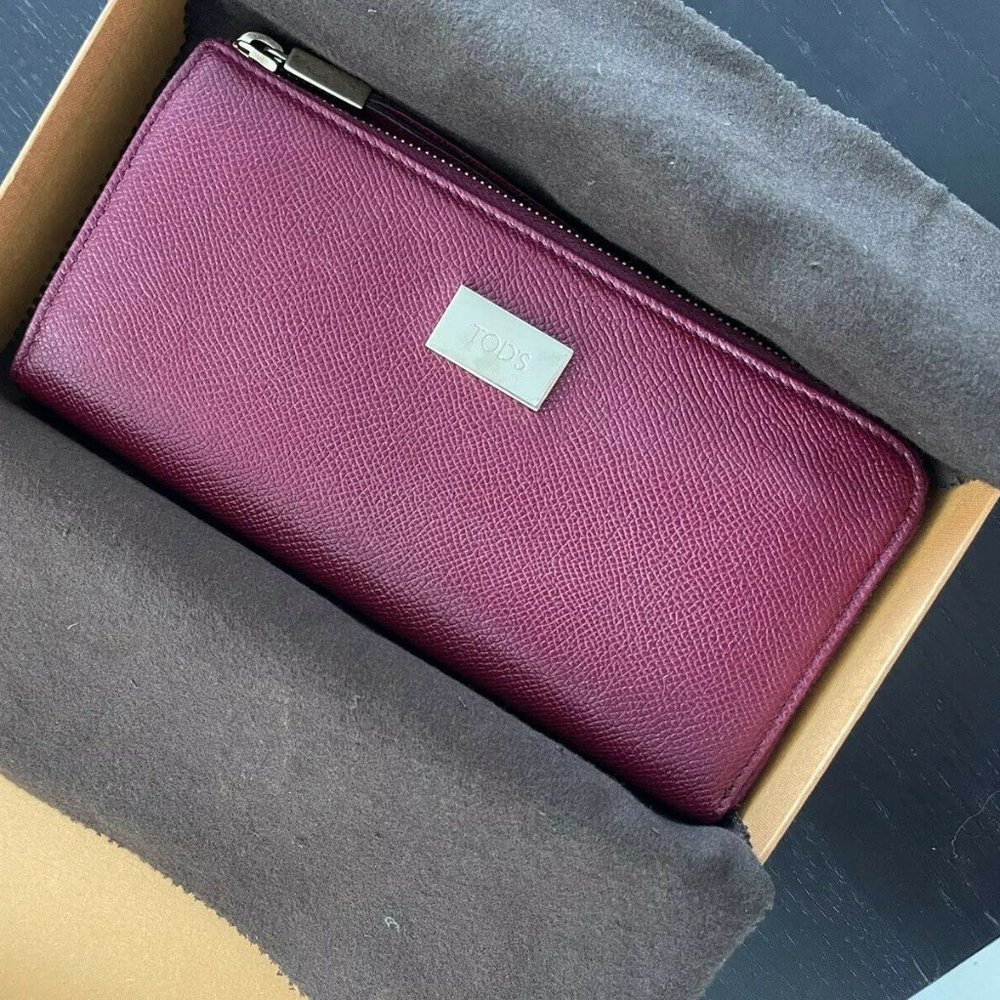 NIB Tod's Leather Zip Around Continental Wallet in Purple Msrp $525